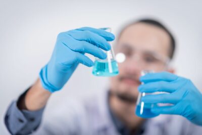 Nobel de chimie 2026 : la catalyse asymétrique d’Henri Kagan, de la paillasse à l’usine pharmaceutique